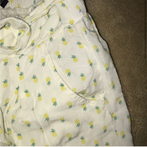 JS Pineapple Print Shorts - Picture 2 of 4